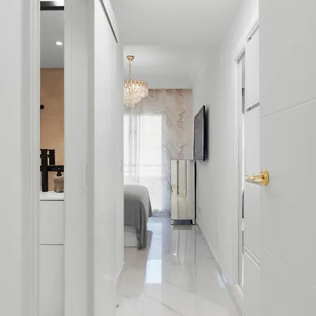 Apartamento Vistas Al Mar En El Centro De Puerto Banus 3 4h
