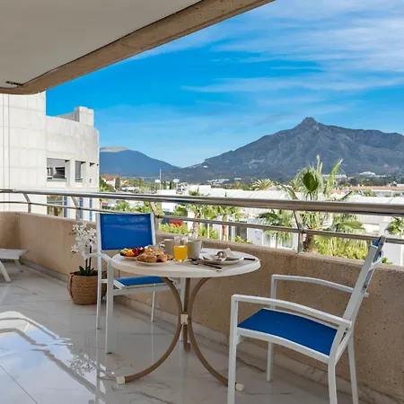 Vistas Al Mar En El Centro De Puerto Banus 3 4h Apartamento
