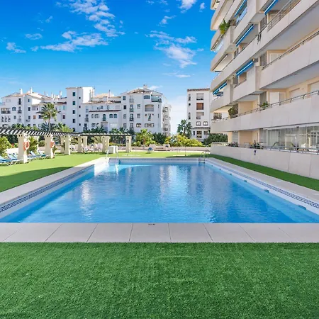 Apartamento Vistas Al Mar En El Centro De Puerto Banus 3 4h